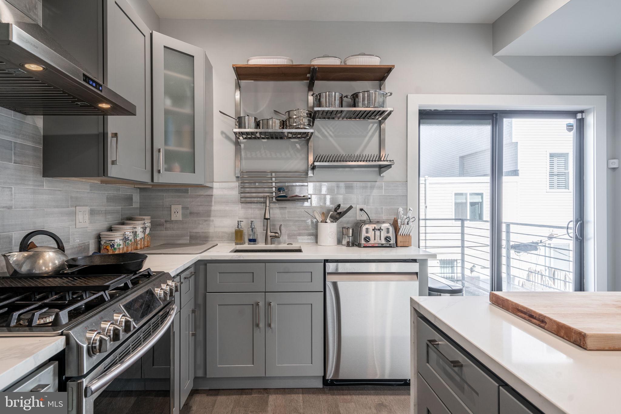 1907 E Huntingdon St #2