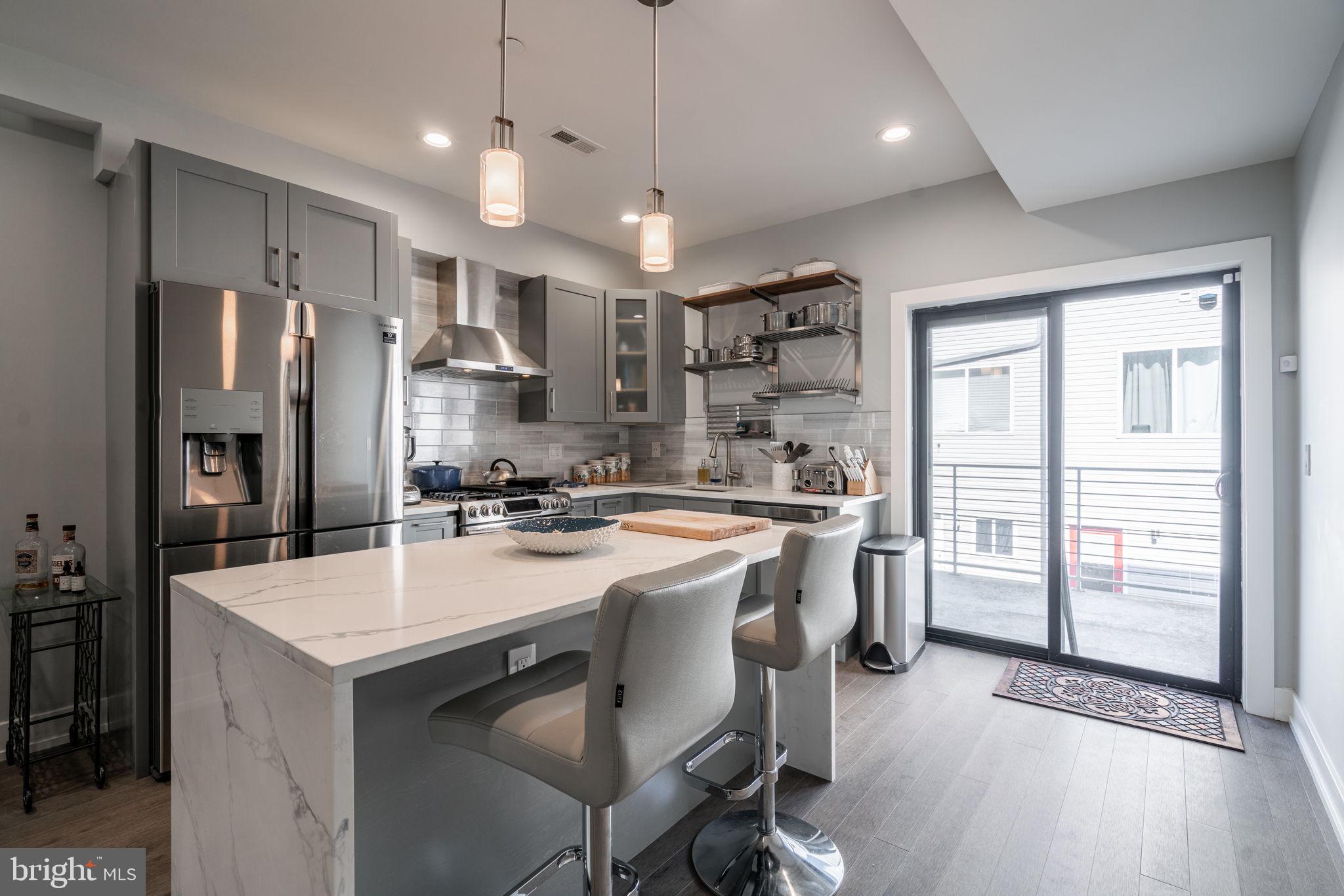 1907 E Huntingdon St #2