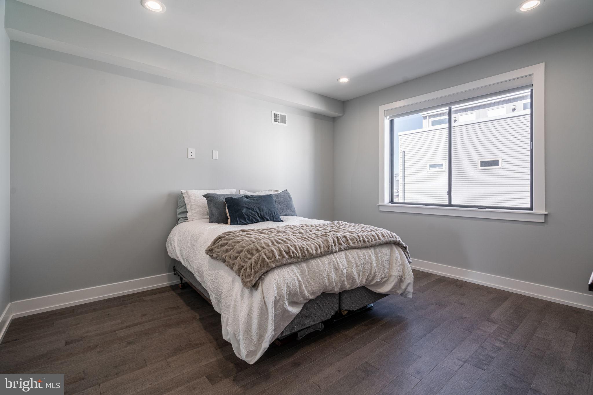 1907 E Huntingdon St #2