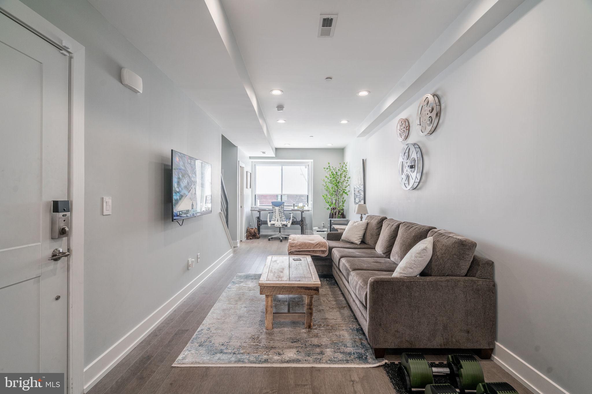 1907 E Huntingdon St #2