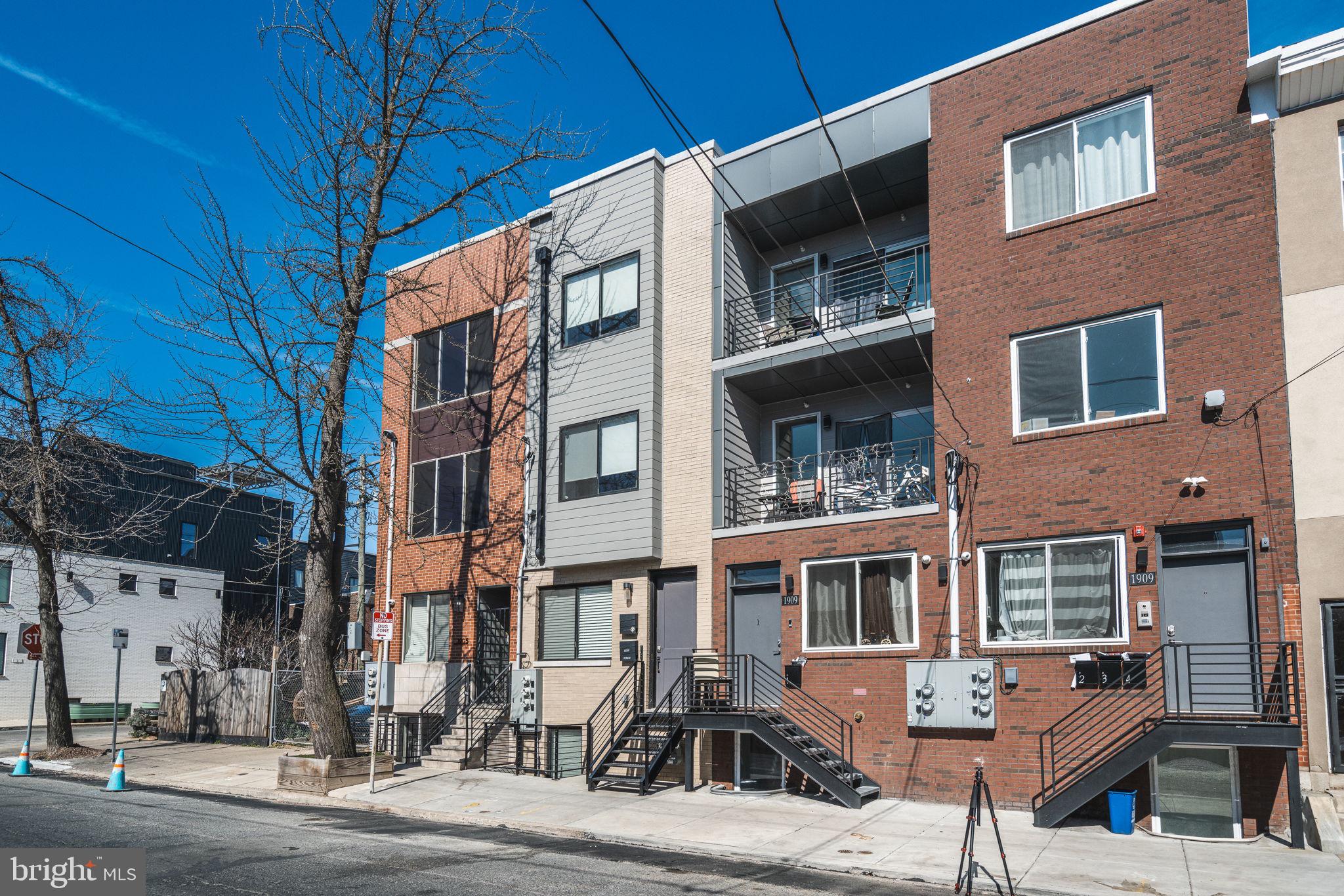 1907 E Huntingdon St #2