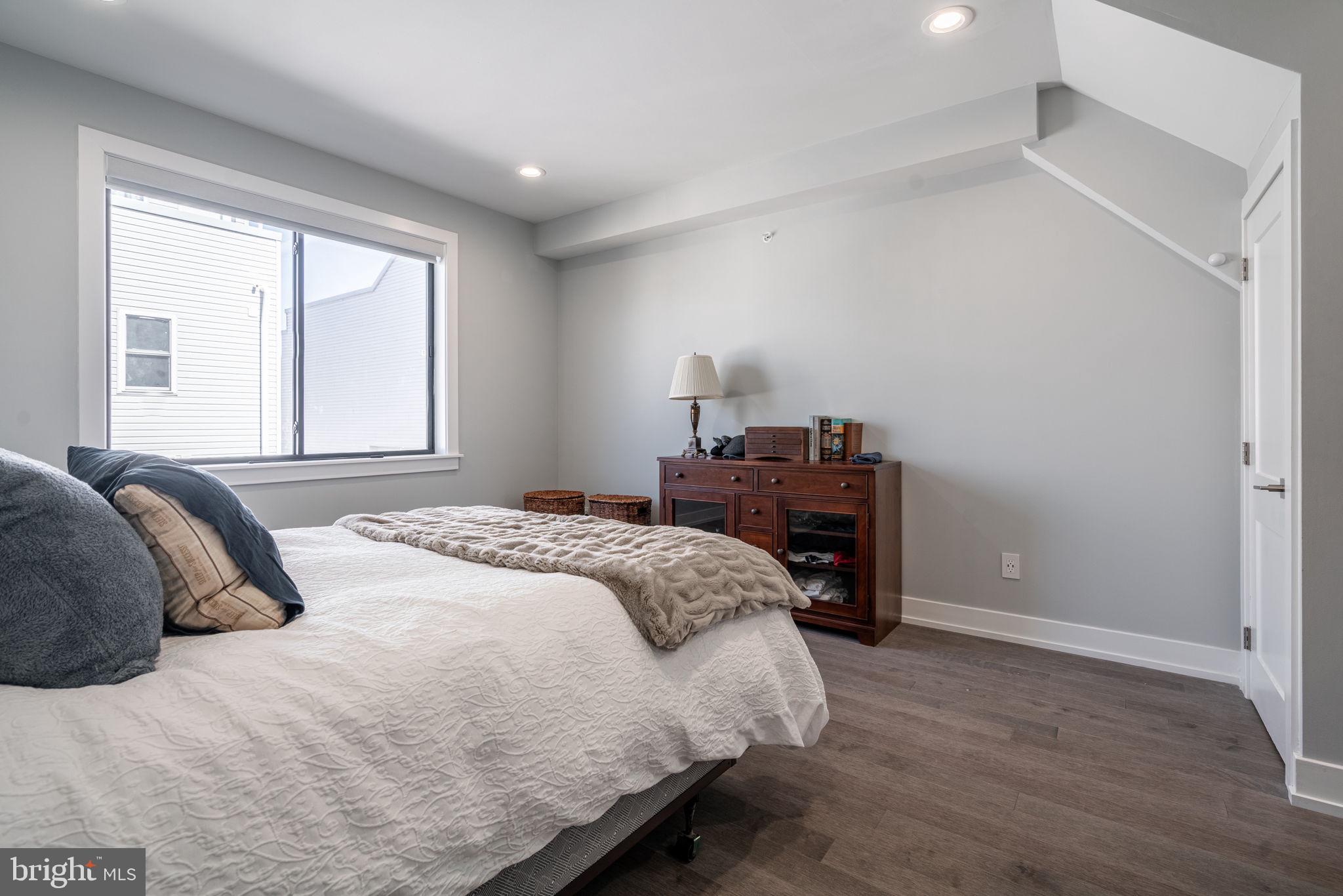 1907 E Huntingdon St #2