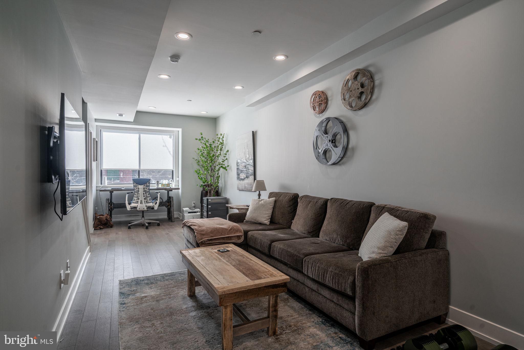 1907 E Huntingdon St #2