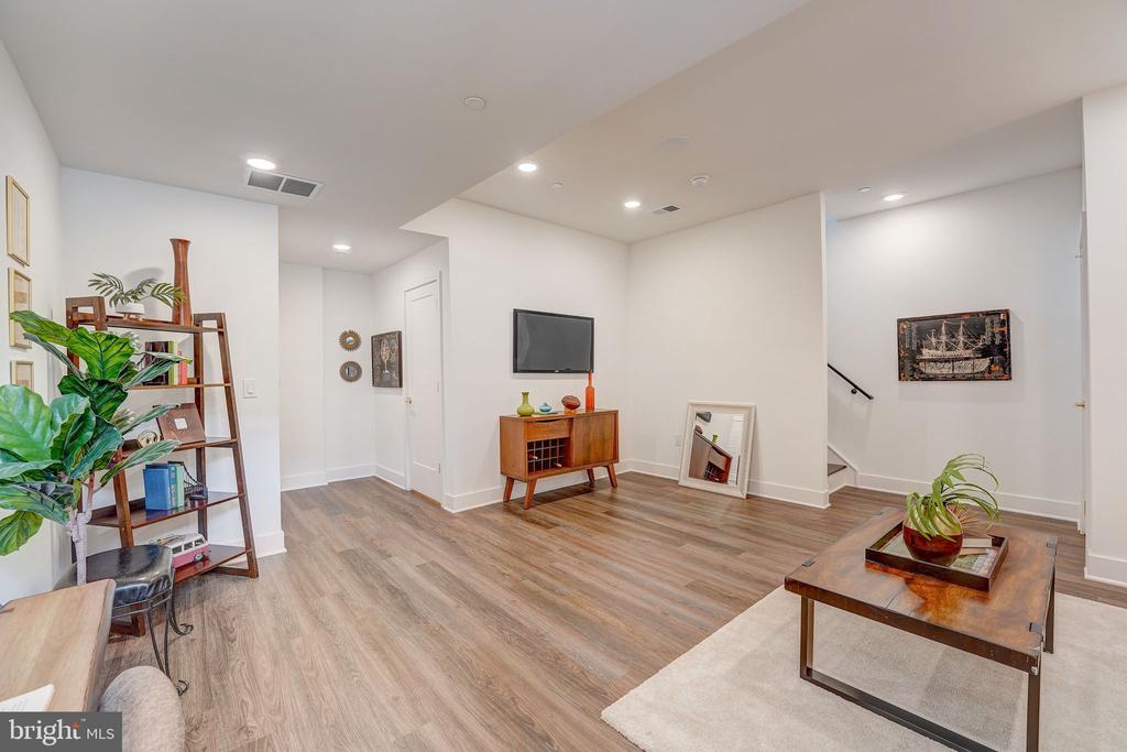 651 N Park Ave