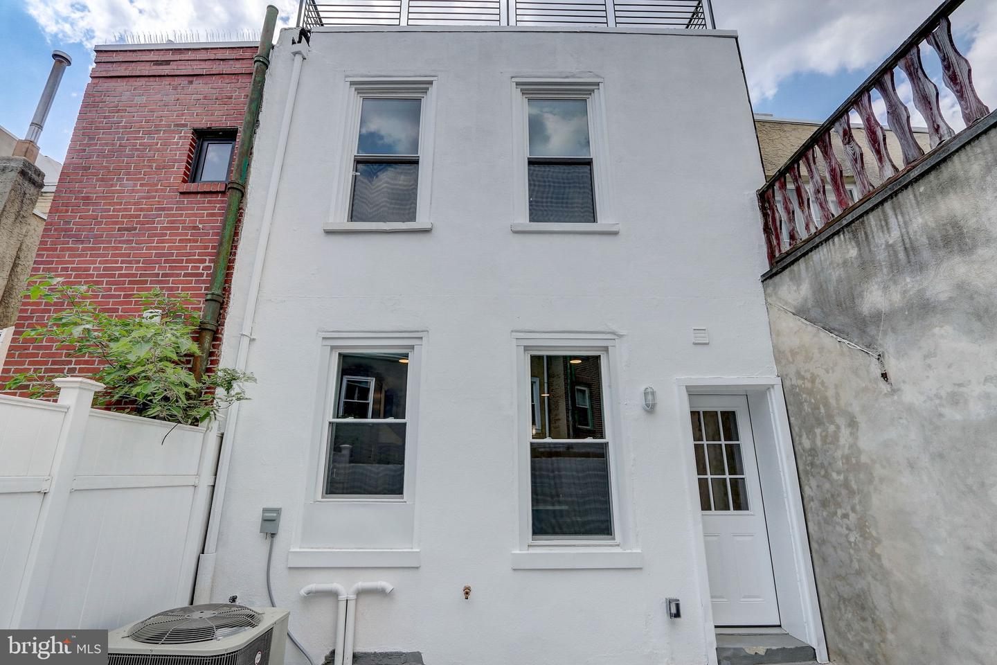1327 S 10th St