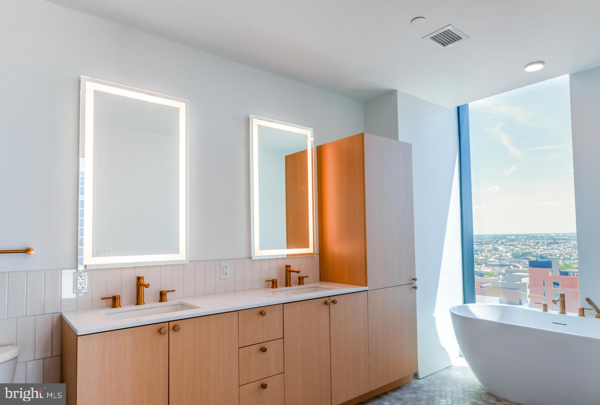 1134 SANSOM ST #2B-PH1904