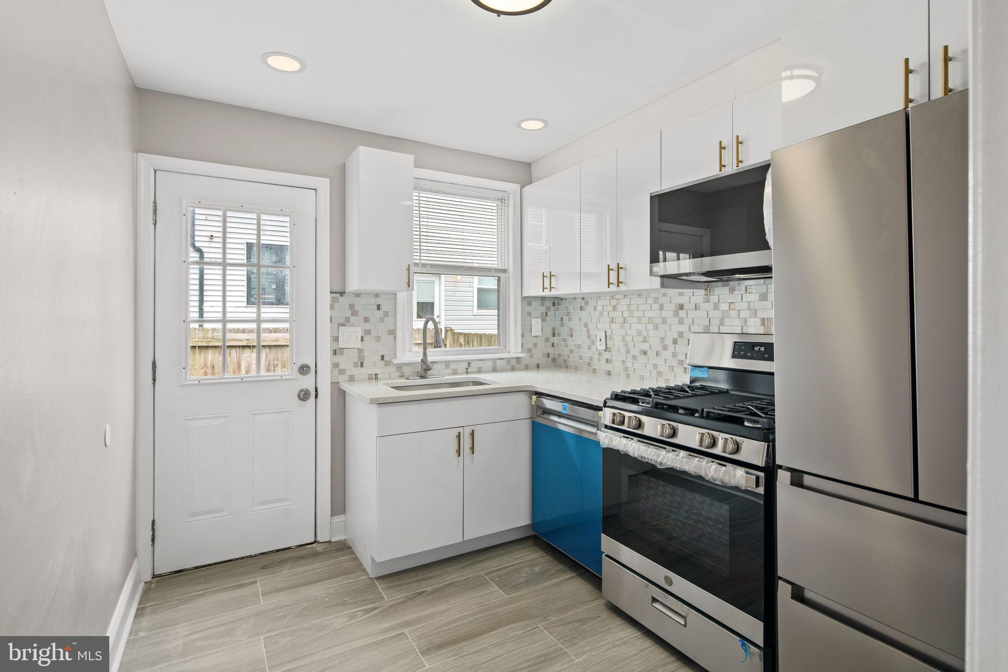 2539 E Dakota St