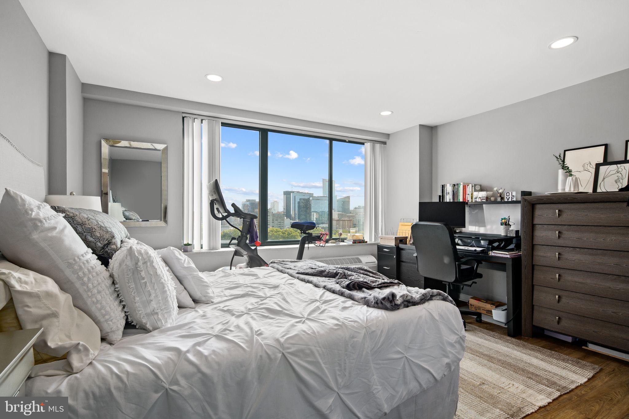 2001 Hamilton St #1204