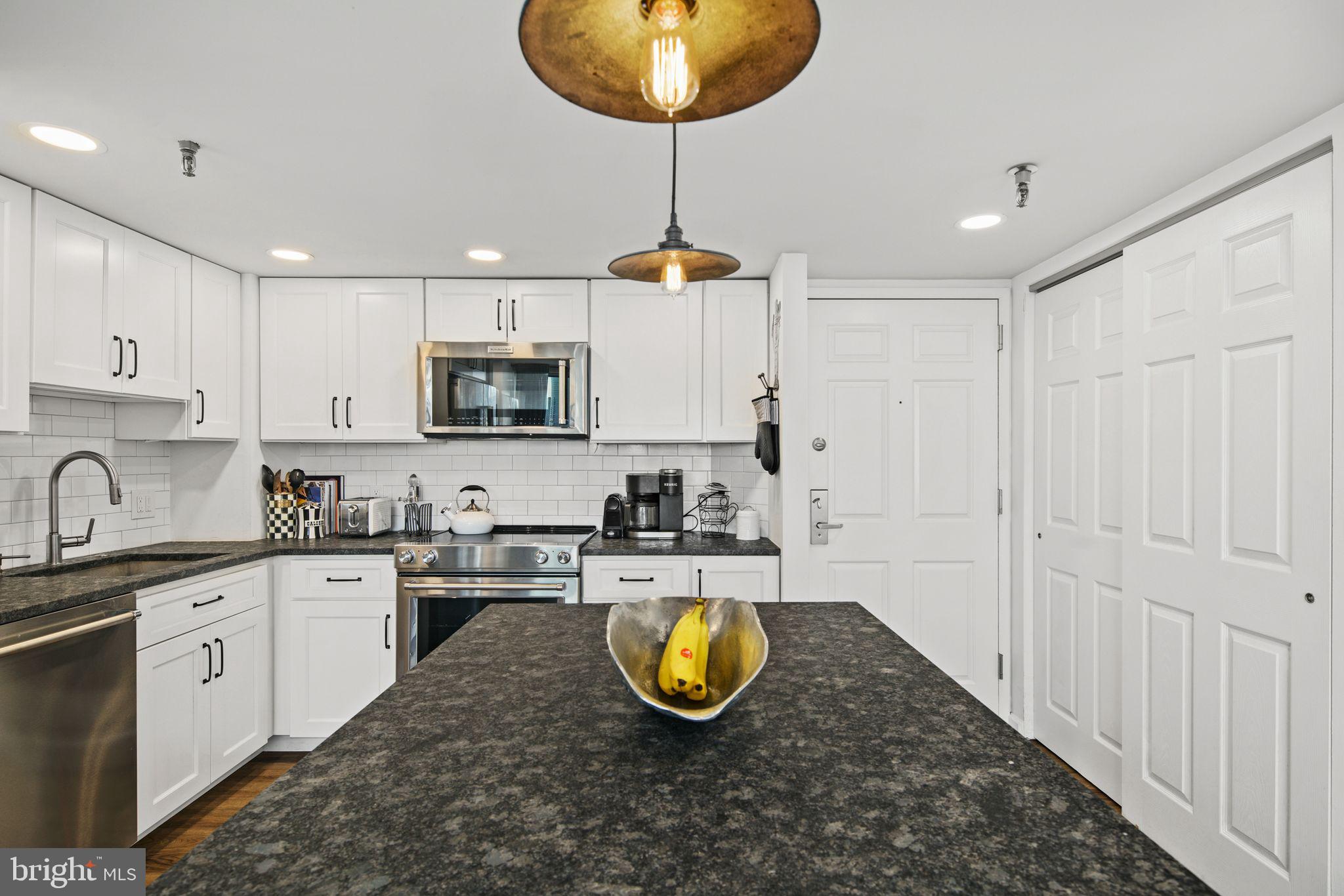 2001 Hamilton St #1204