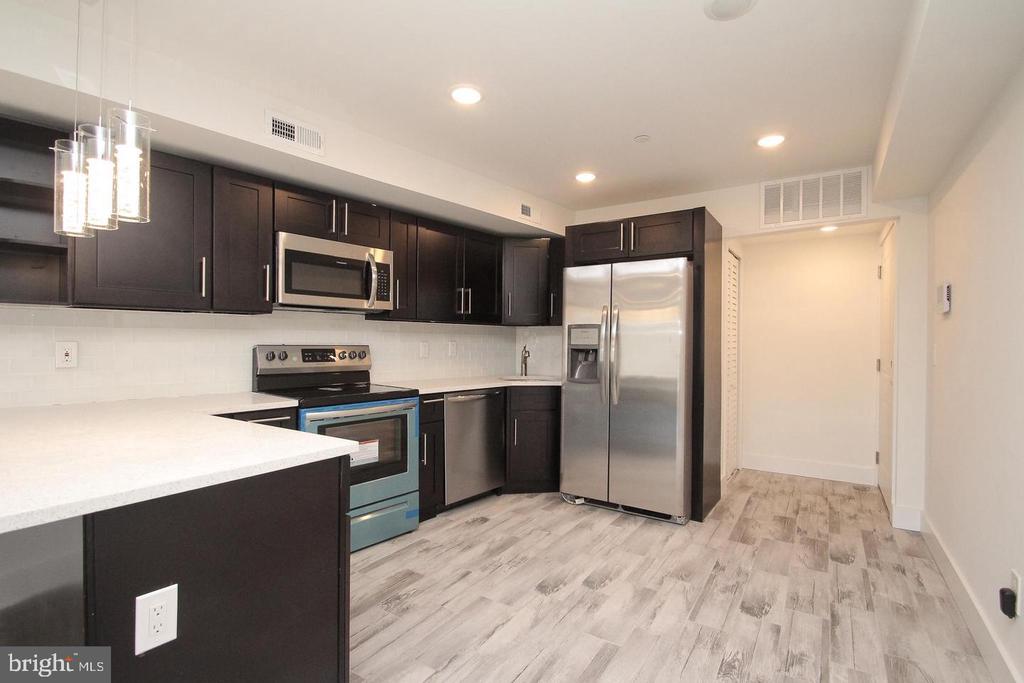 2560 FRANKFORD AVE #3F