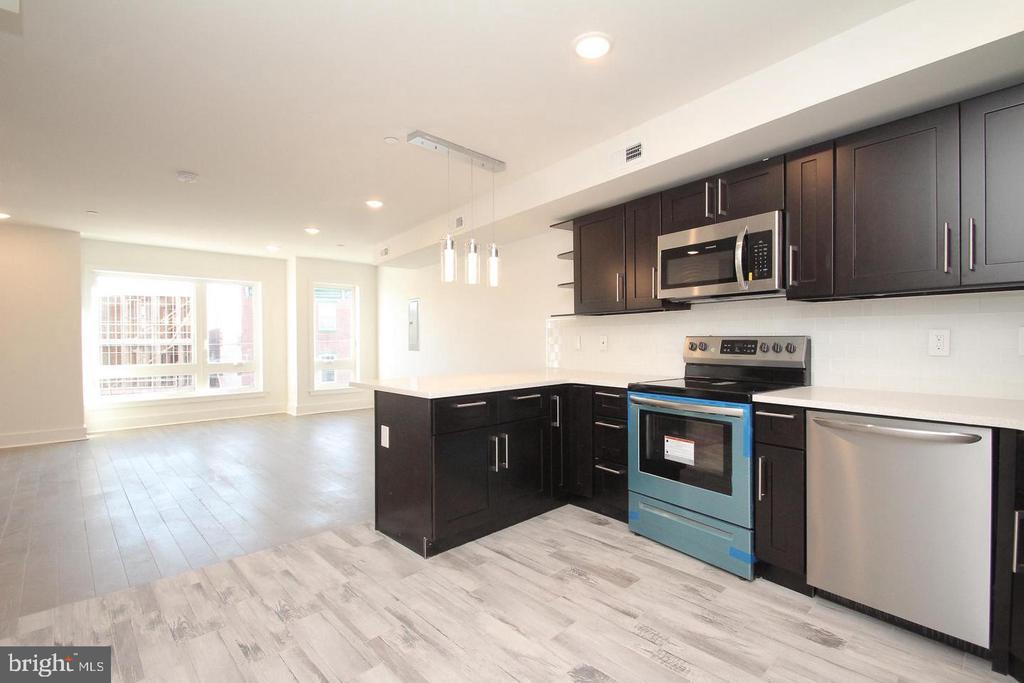 2560 FRANKFORD AVE #3F