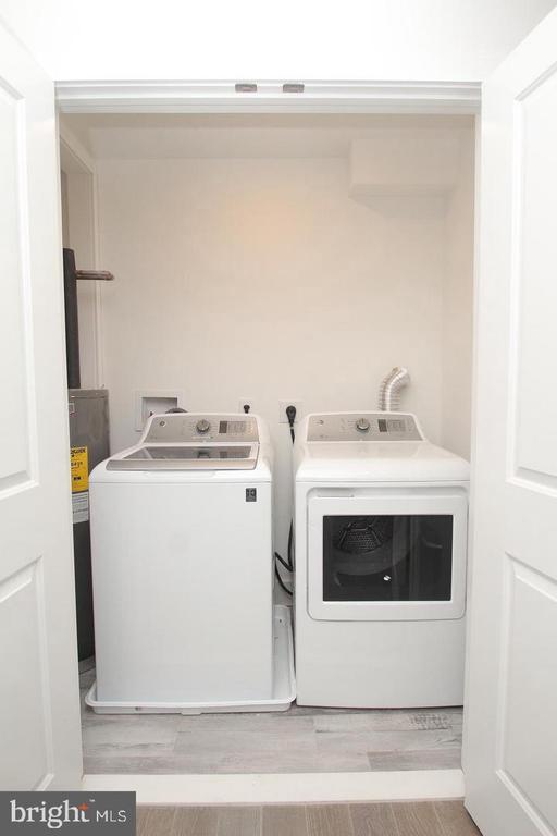 2560 FRANKFORD AVE #3F
