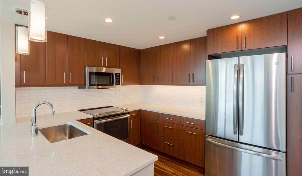 2200 BENJAMIN FRANKLIN PKWY #2B-S0512
