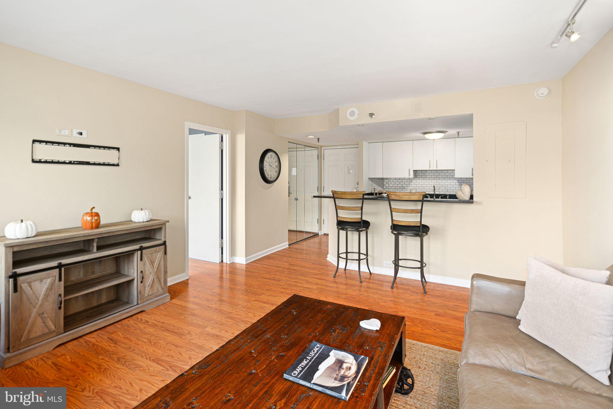 2001 Hamilton St #303