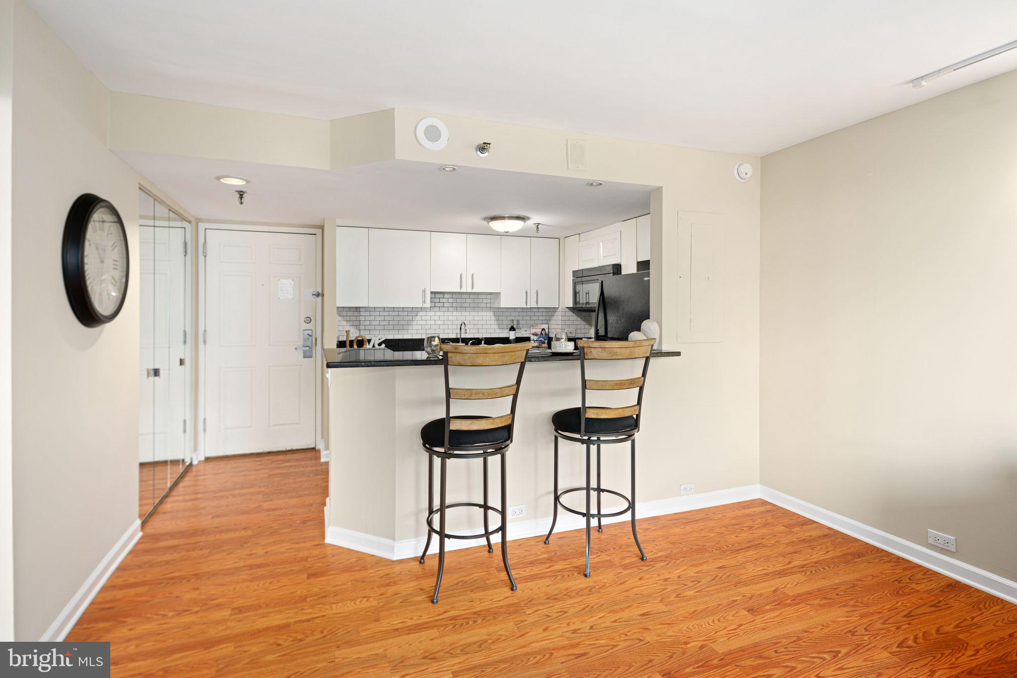 2001 Hamilton St #303