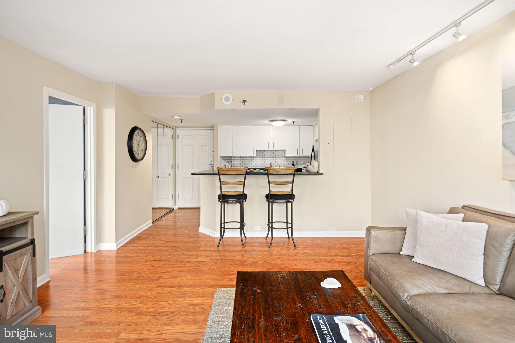 2001 Hamilton St #303