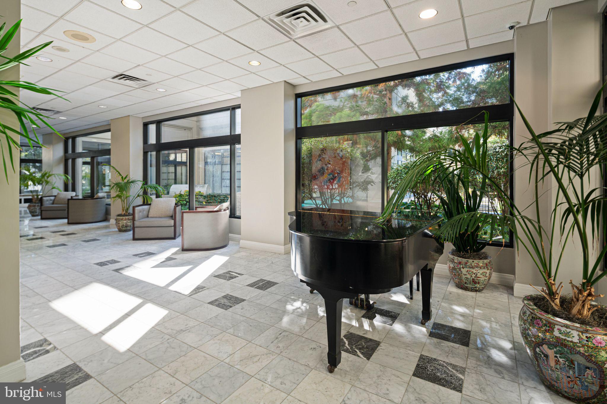 2001 Hamilton St #303