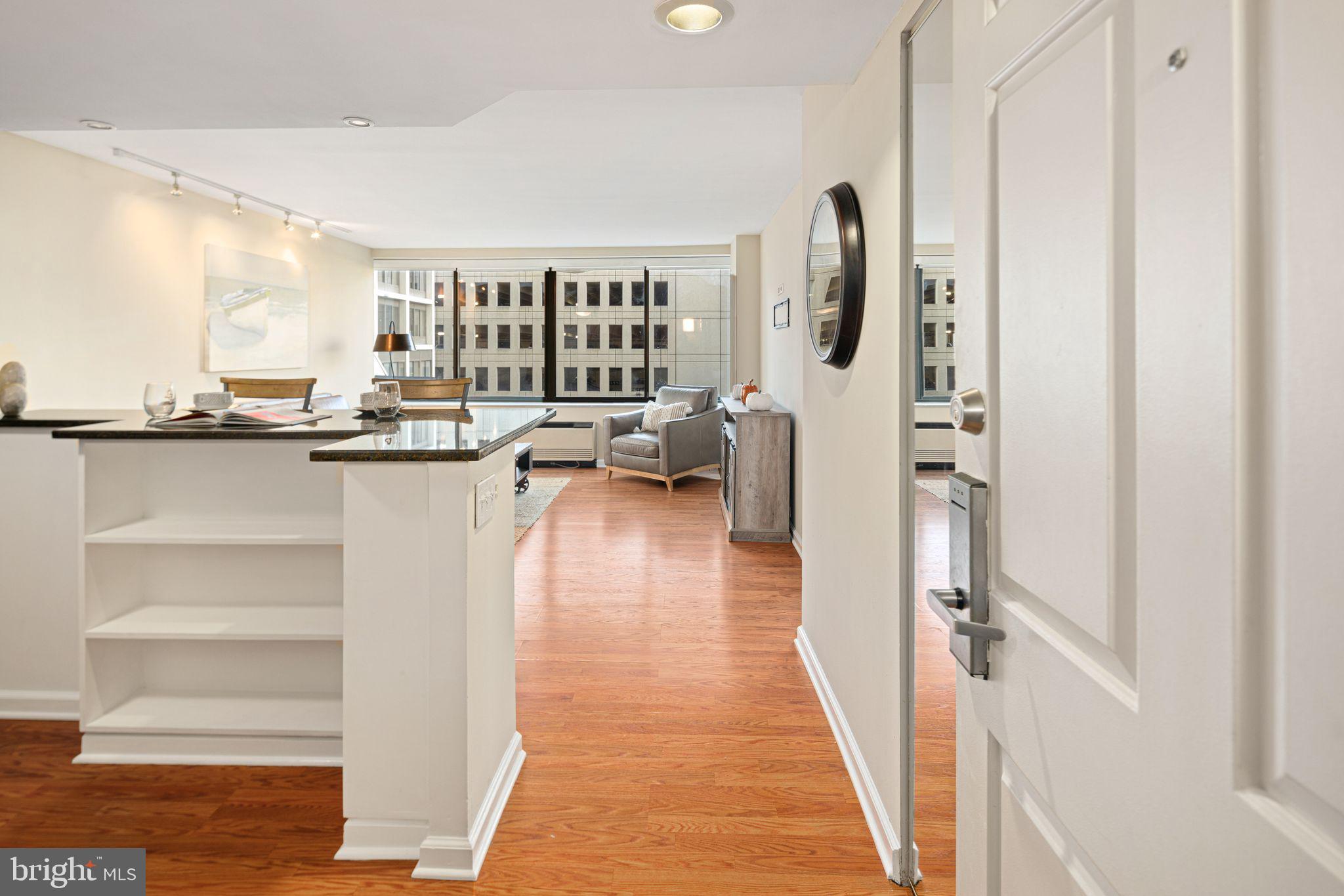 2001 Hamilton St #303