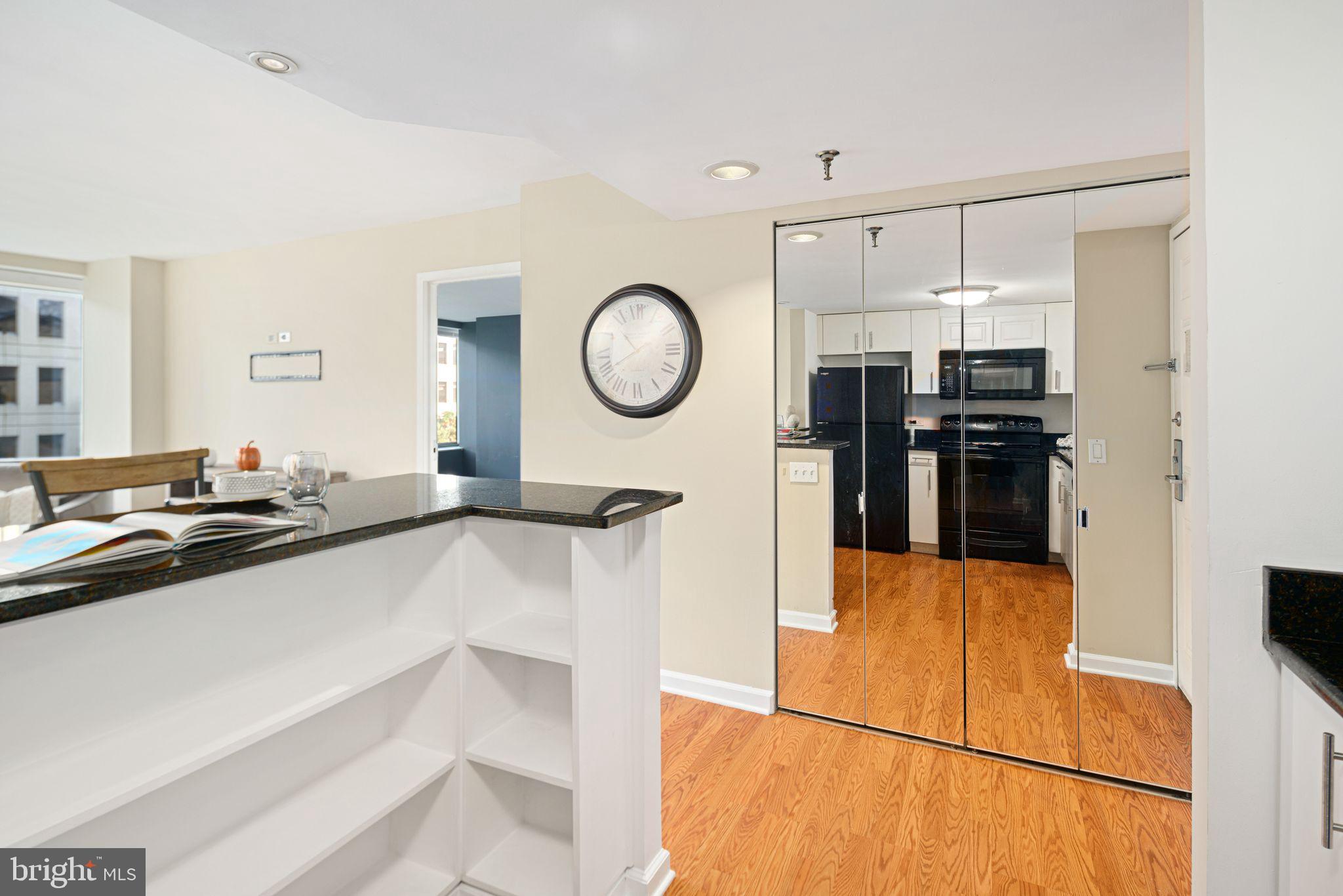 2001 Hamilton St #303