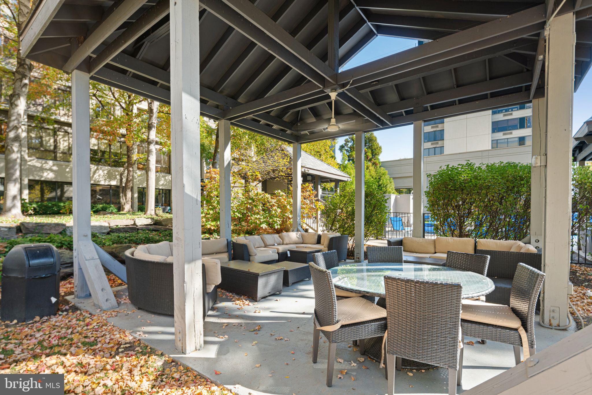 2001 Hamilton St #303