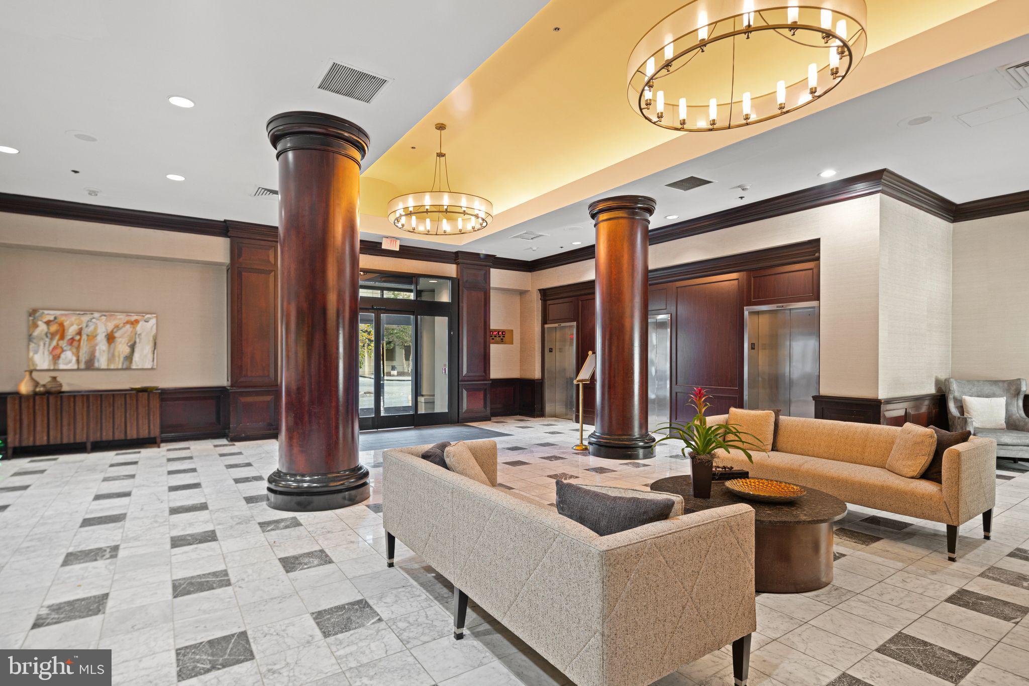 2001 Hamilton St #303