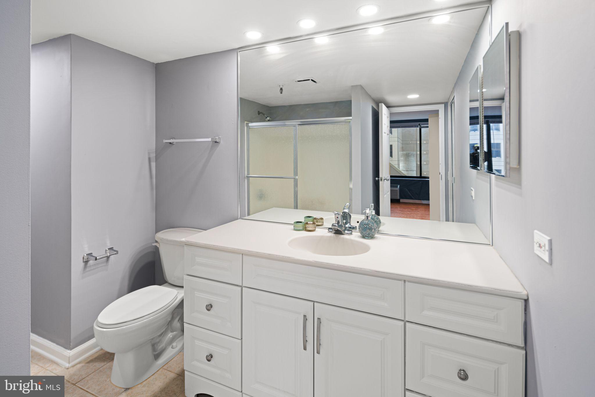 2001 Hamilton St #303