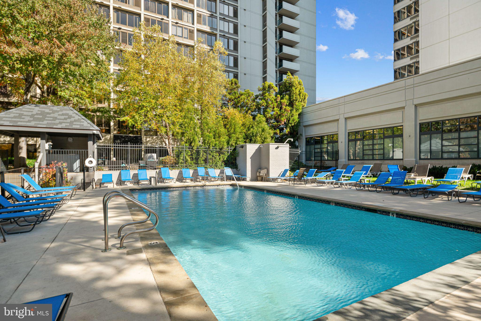 2001 Hamilton St #303