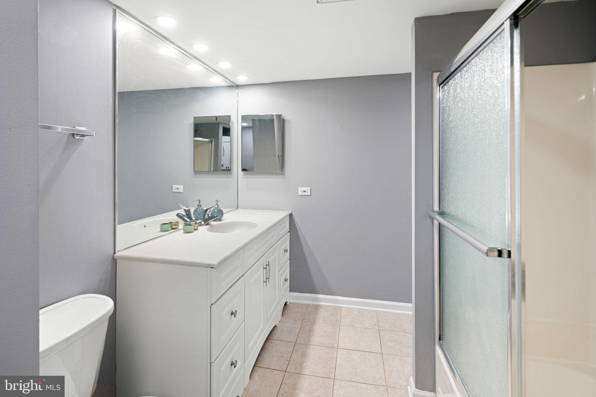 2001 Hamilton St #303