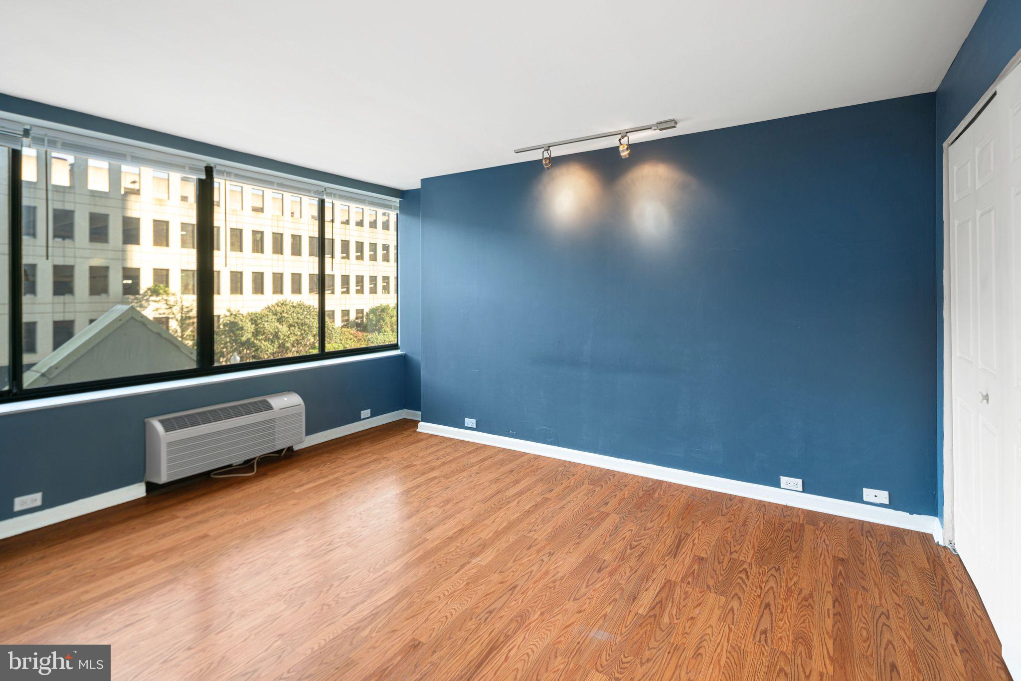 2001 Hamilton St #303