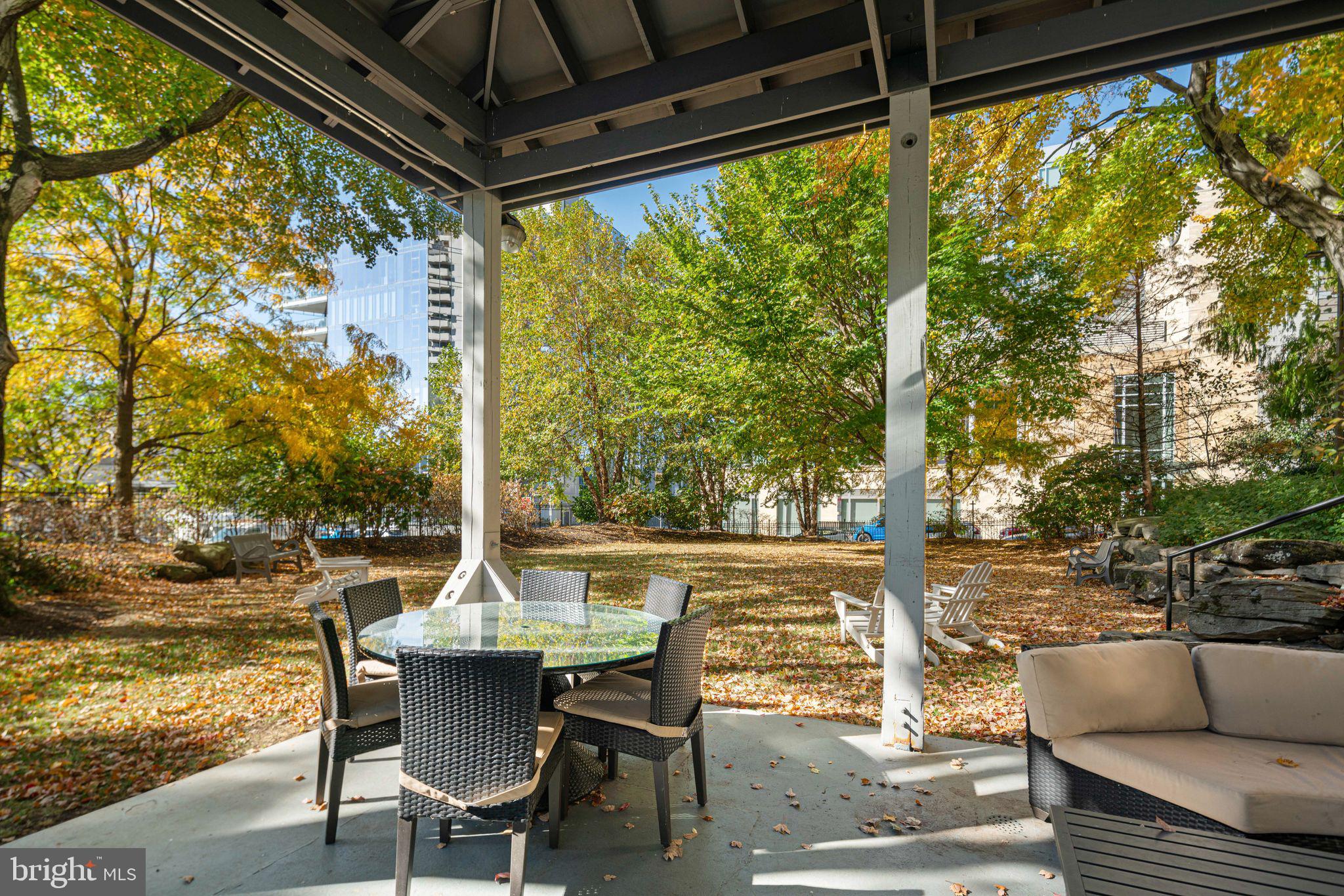 2001 Hamilton St #303