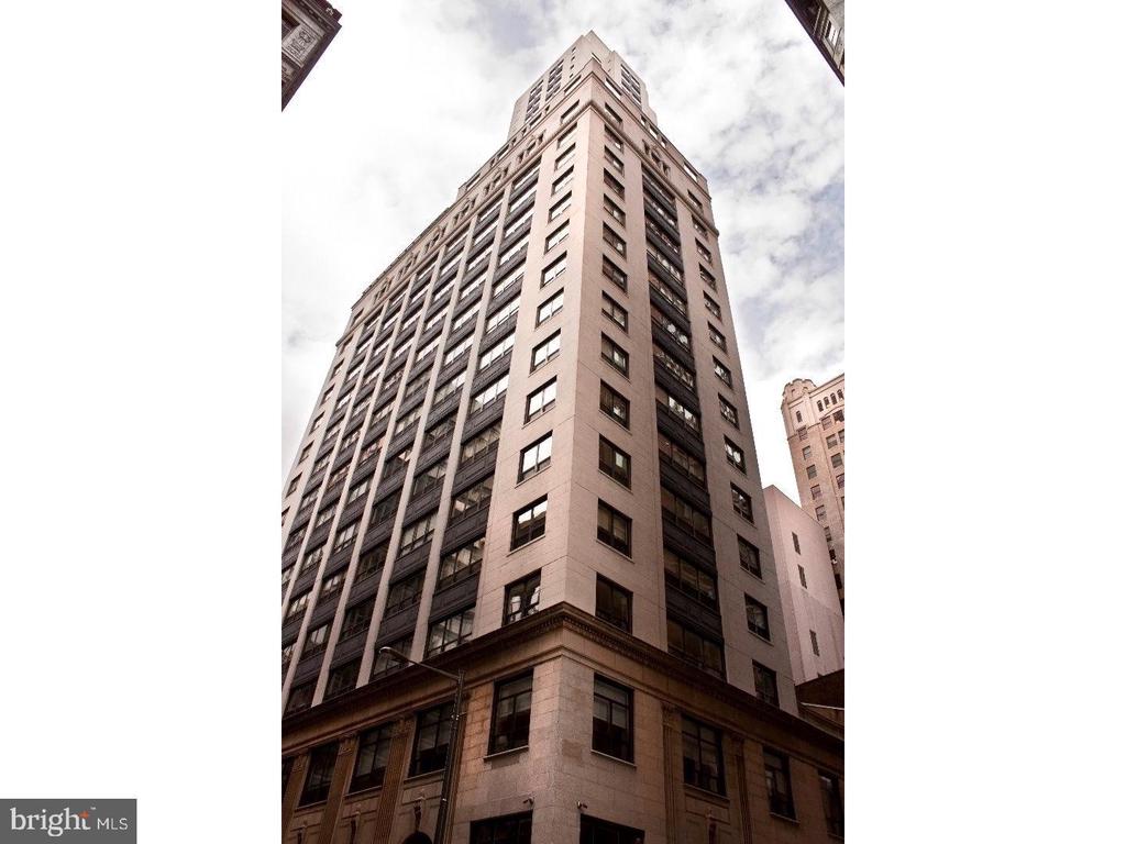 1425 LOCUST ST #17A