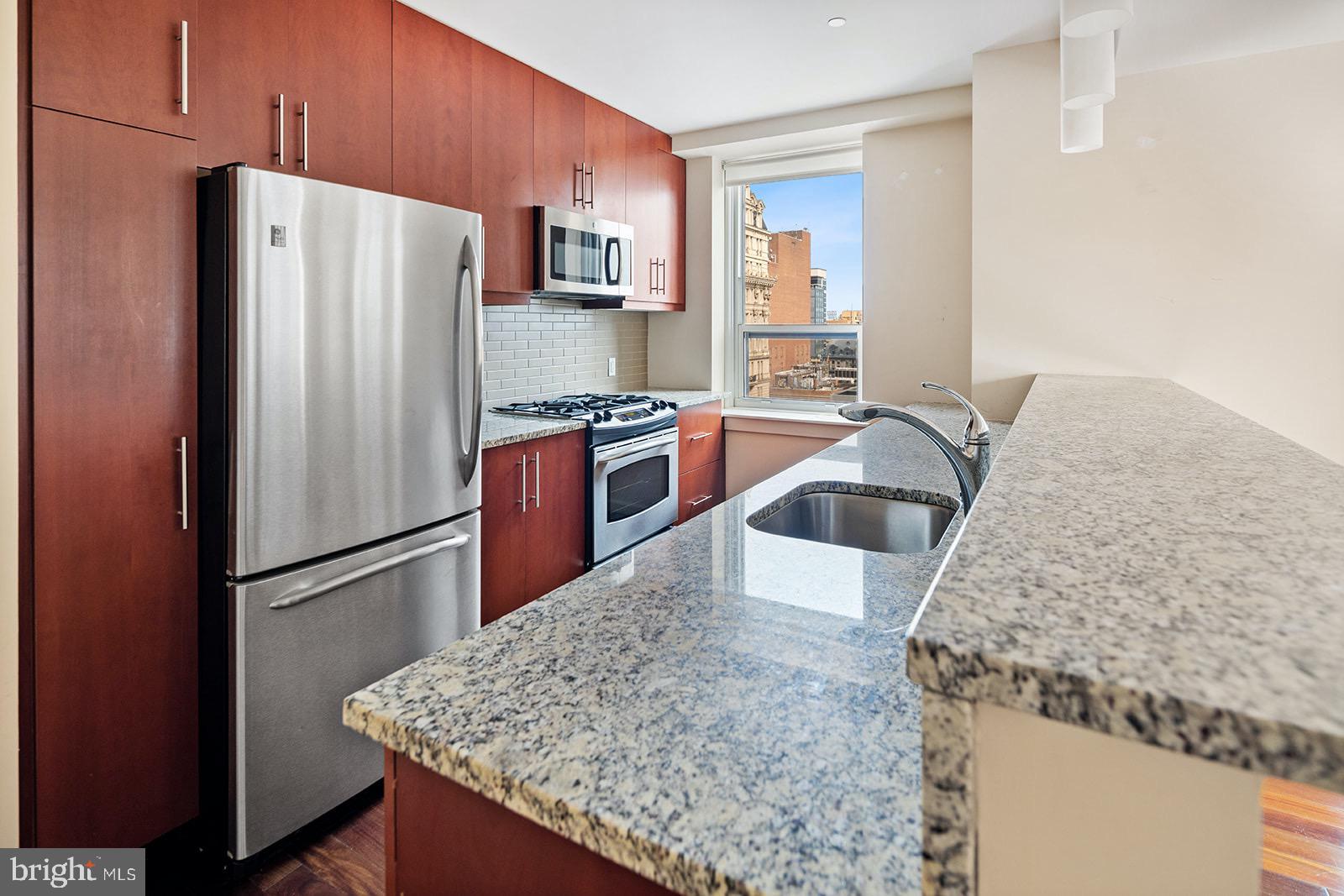 1425 LOCUST ST #17B