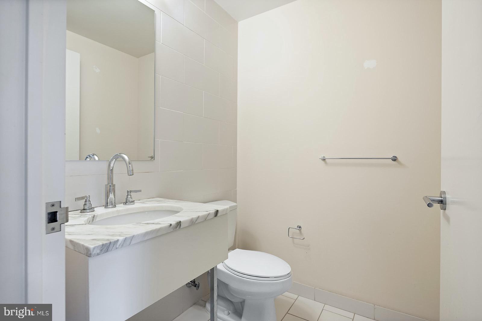 1425 LOCUST ST #17B
