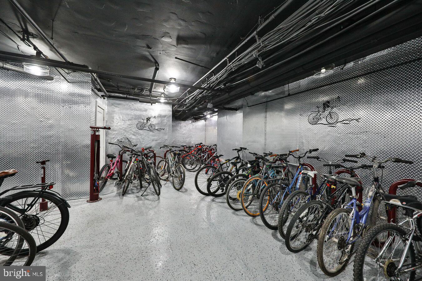 4247 LOCUST ST #1B-413