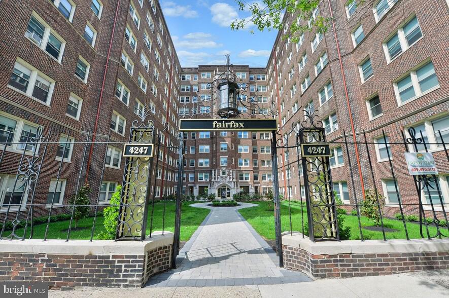 4247 LOCUST ST #0B-402