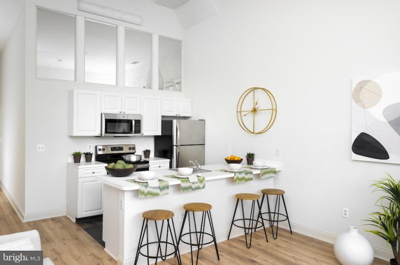 2121-41 MARKET #822