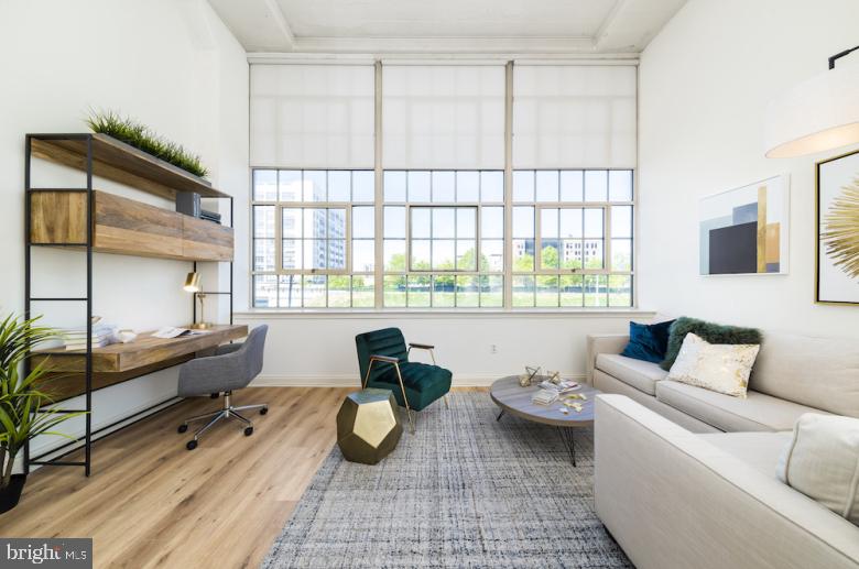 2121-41 MARKET #822