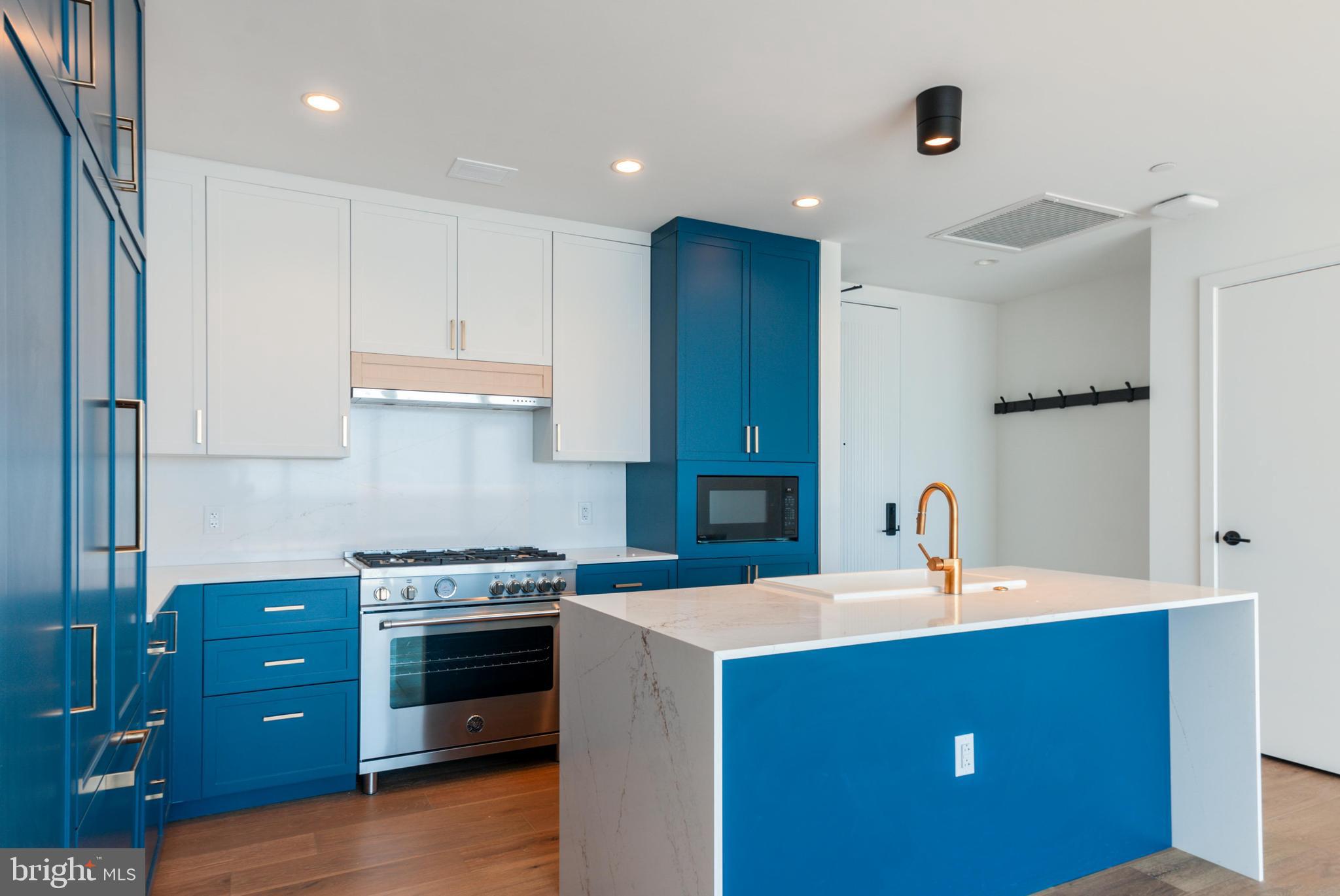 1134 SANSOM ST #2B-PH1913