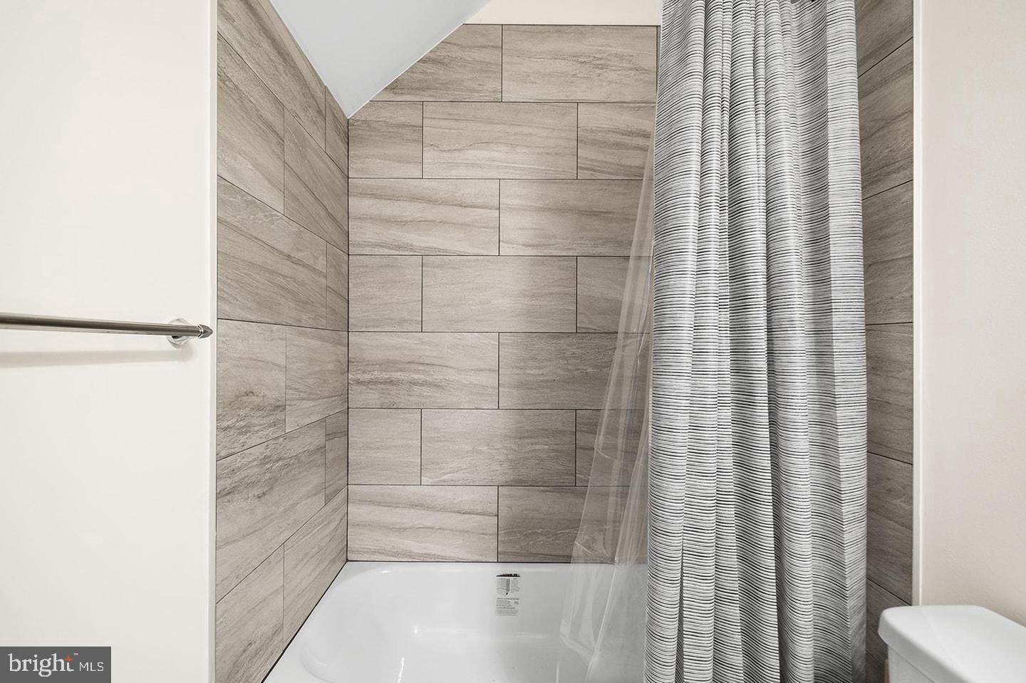 2125 E LEHIGH AVE #B12