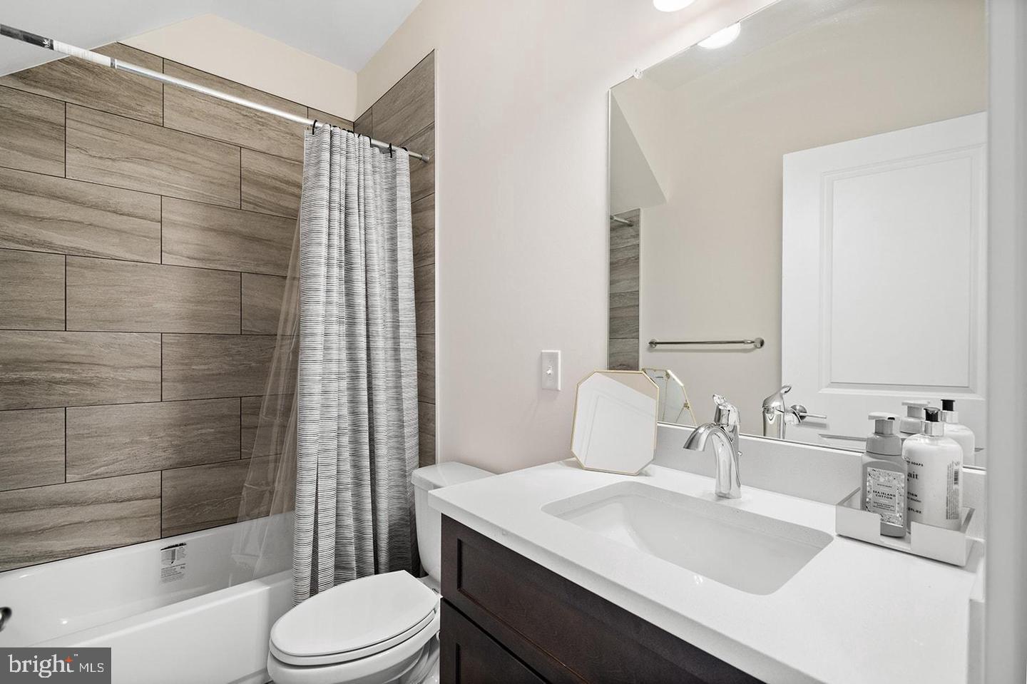 2125 E LEHIGH AVE #B12