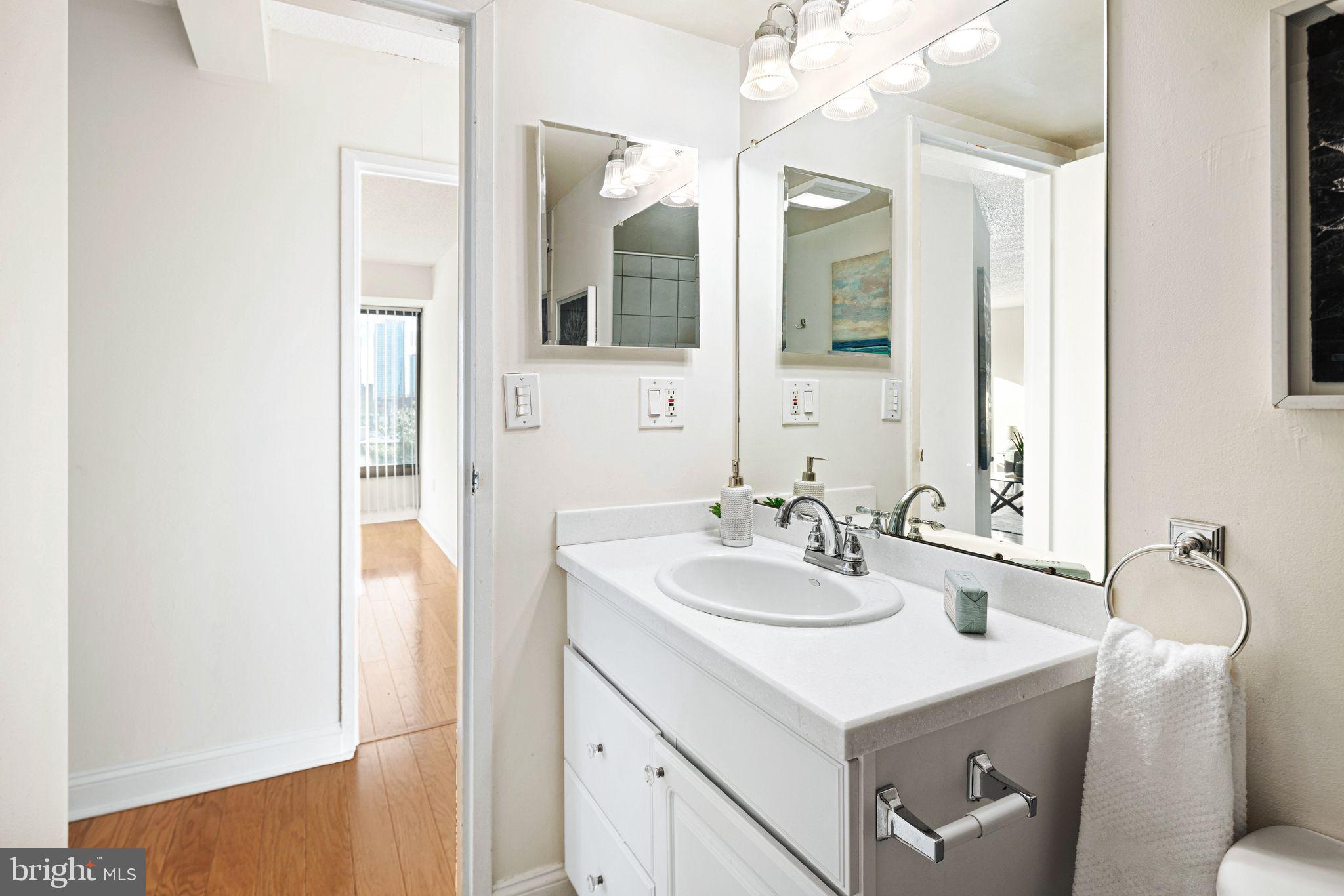 2001 Hamilton St #618