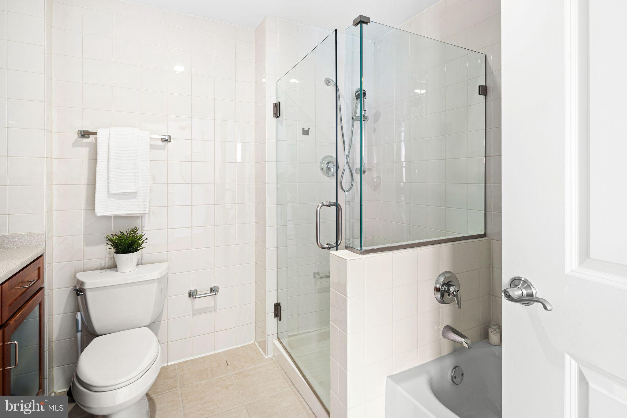 121-35 Walnut St #405