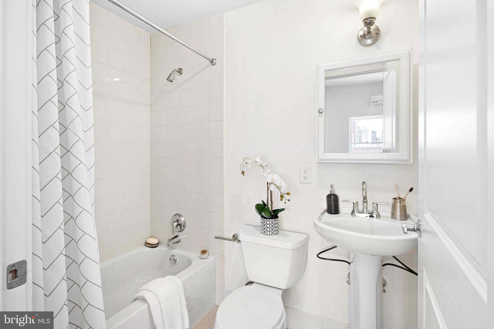 121-35 Walnut St #405