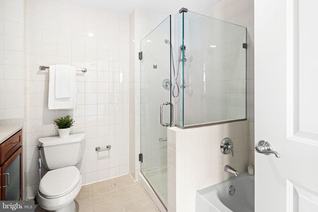 121-35 Walnut St #405