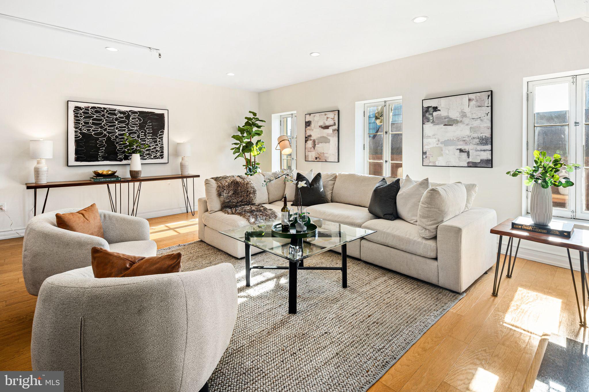 121-35 Walnut St #405