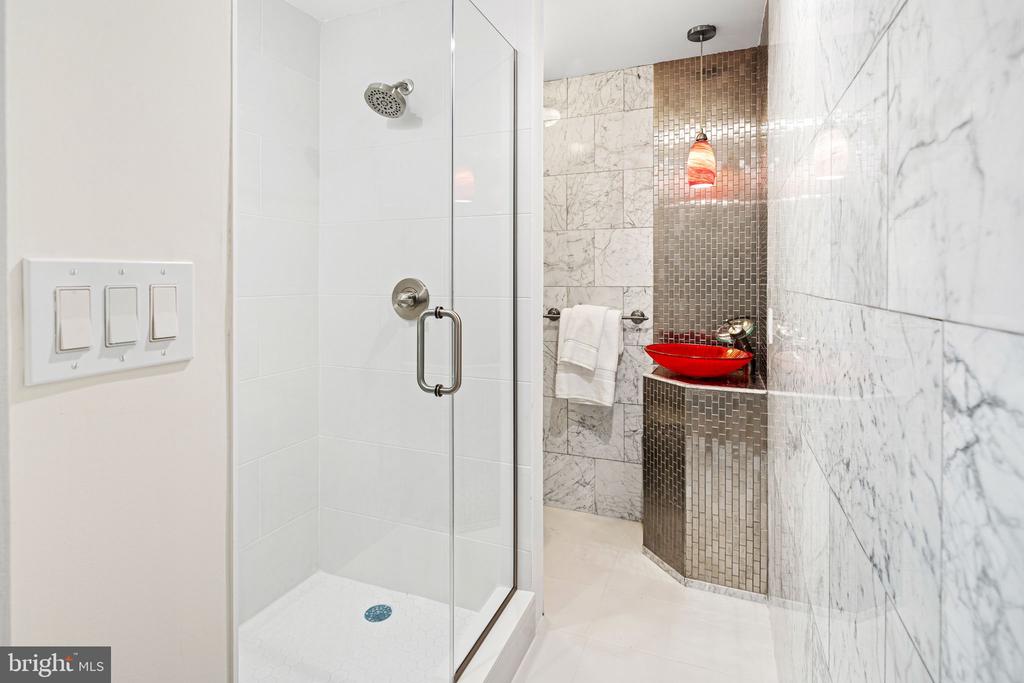 121-35 Walnut St #405