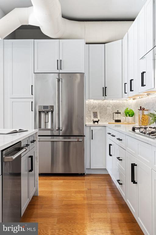 121-35 Walnut St #405