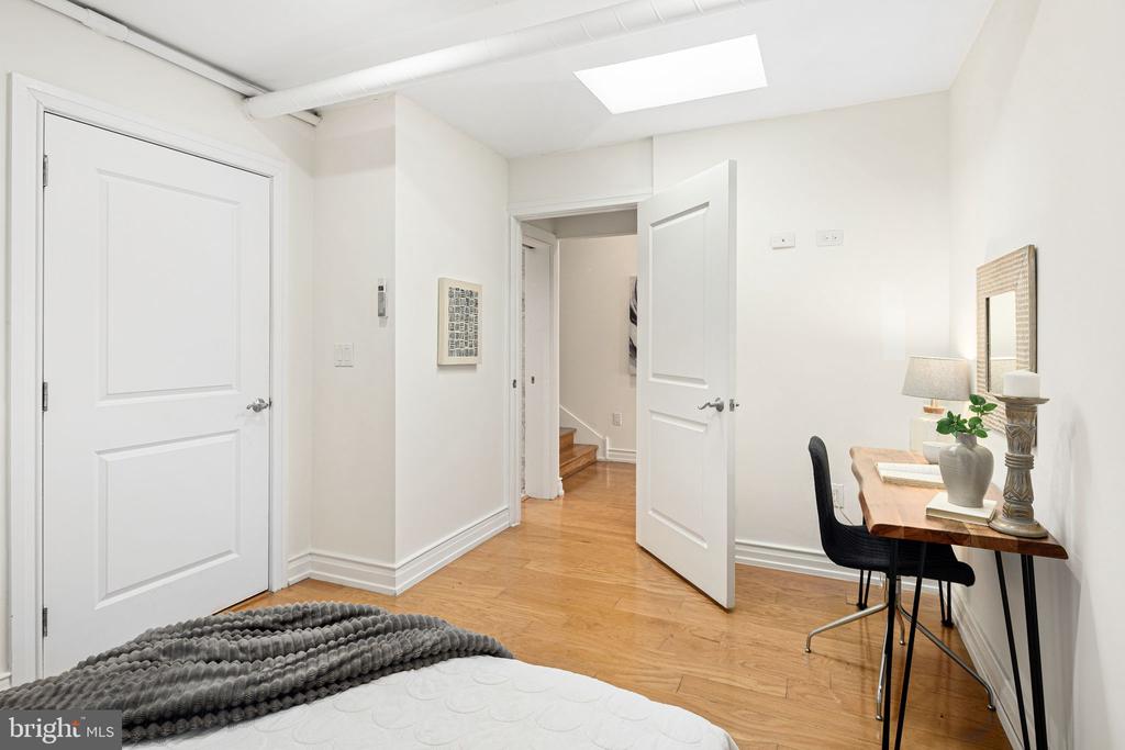 121-35 Walnut St #405
