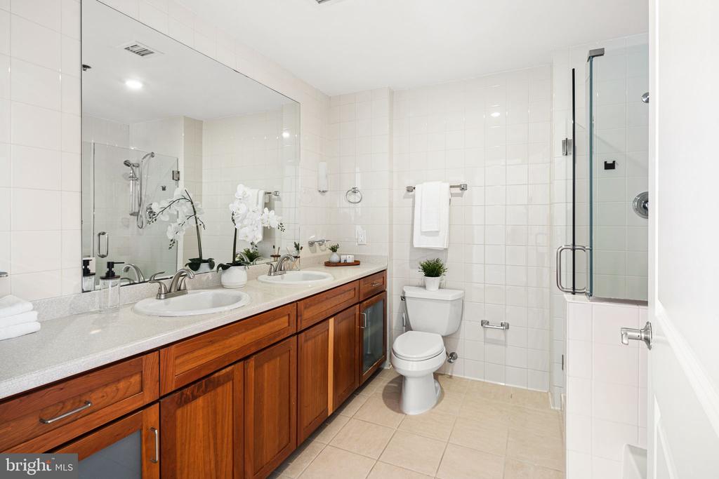 121-35 Walnut St #405