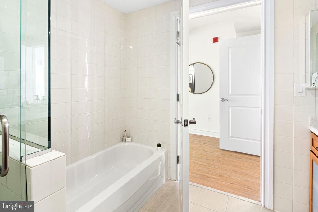 121-35 Walnut St #405